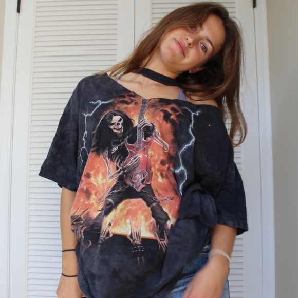 Reworked Thrifted Graphic T - Picture 3 of 4